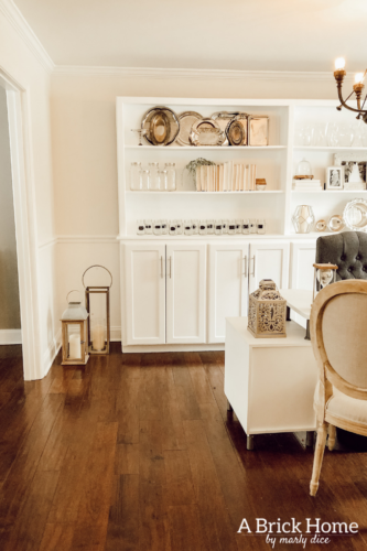 GENIUS tips for styling bookshelves with books and things you already own! #bookcasestyling