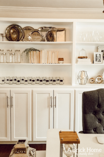 GENIUS tips for styling bookshelves with books and things you already own! #bookcasestyling