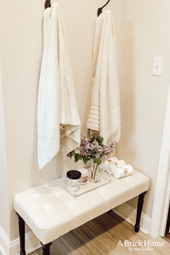 LOVING these towel hooks and the updated master bathroom space - A Brick Home #towelhooks