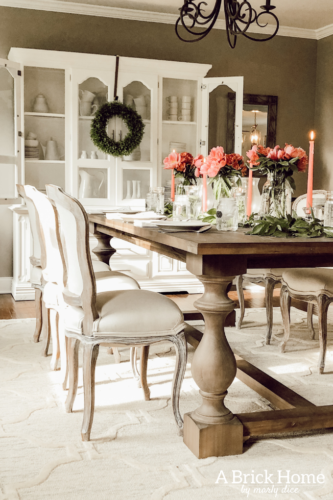 Dreamy spring tablescape using mason jars, candles and flowers! #springtablescape #masonjarideas