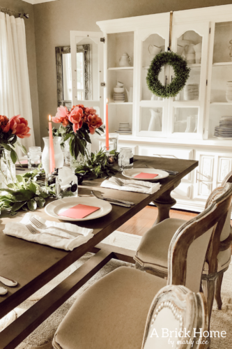 Dreamy spring tablescape using mason jars, candles and flowers! #springtablescape #masonjarideas