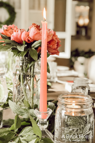 Dreamy spring tablescape using mason jars, candles and flowers! #springtablescape #masonjarideas
