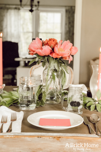 Dreamy spring tablescape using mason jars, candles and flowers! #springtablescape #masonjarideas