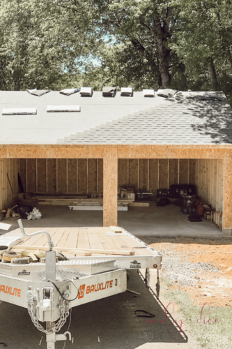 OBSESSED with this detached garage build with carriage garage doors! #detachedgarage #carriagegaragedoors