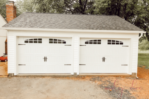 OBSESSED with this detached garage build with carriage garage doors! #detachedgarage #carriagegaragedoors