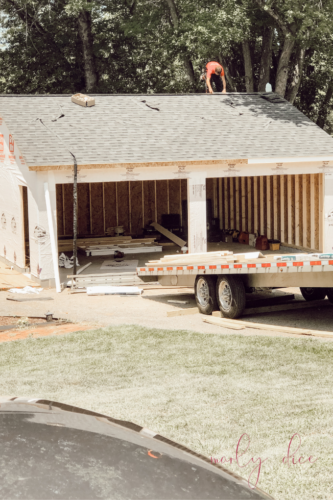 OBSESSED with this detached garage build with carriage garage doors! #detachedgarage #carriagegaragedoors