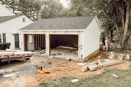 OBSESSED with this detached garage build with carriage garage doors! #detachedgarage #carriagegaragedoors