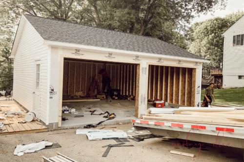 OBSESSED with this detached garage build with carriage garage doors! #detachedgarage #carriagegaragedoors