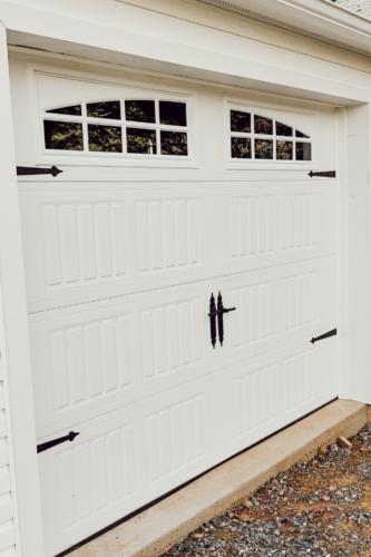 OBSESSED with this detached garage build with carriage garage doors! #detachedgarage #carriagegaragedoors