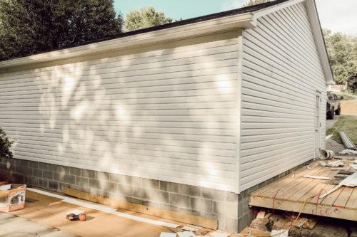 OBSESSED with this detached garage build with carriage garage doors! #detachedgarage #carriagegaragedoors