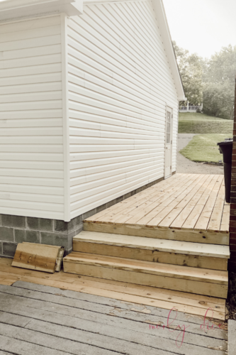 OBSESSED with this detached garage build with carriage garage doors! #detachedgarage #carriagegaragedoors