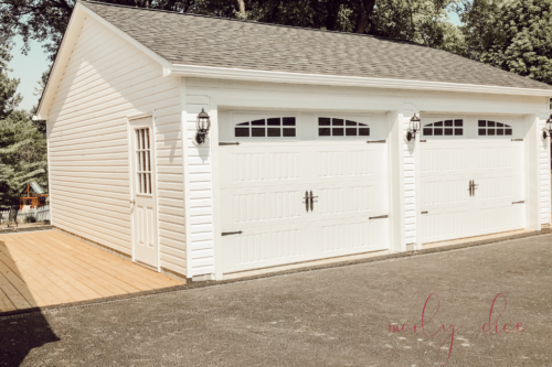 OBSESSED with this detached garage build with carriage garage doors! #detachedgarage #carriagegaragedoors