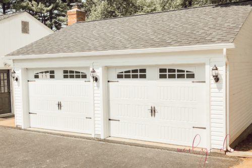 OBSESSED with this detached garage build with carriage garage doors! #detachedgarage #carriagegaragedoors