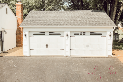 OBSESSED with this detached garage build with carriage garage doors! #detachedgarage #carriagegaragedoors