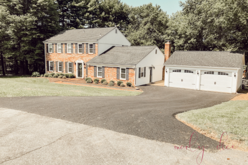 OBSESSED with this detached garage build with carriage garage doors! #detachedgarage #carriagegaragedoors