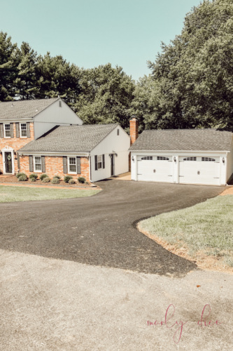 OBSESSED with this detached garage build with carriage garage doors! #detachedgarage #carriagegaragedoors