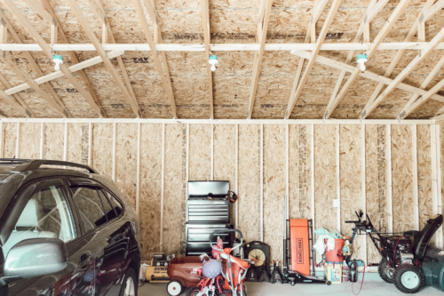 OBSESSED with this detached garage build with carriage garage doors! #detachedgarage #carriagegaragedoors