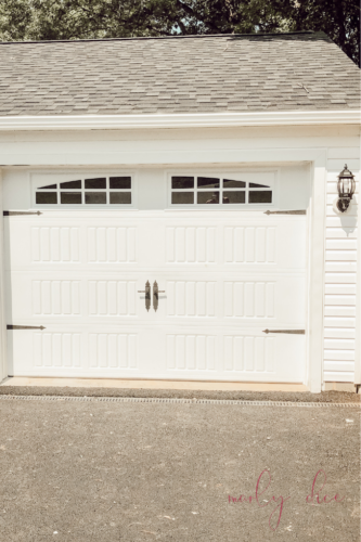 OBSESSED with this detached garage build with carriage garage doors! #detachedgarage #carriagegaragedoors