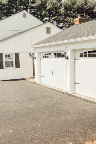 OBSESSED with this detached garage build with carriage garage doors! #detachedgarage #carriagegaragedoors