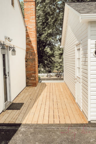OBSESSED with this detached garage build with carriage garage doors! #detachedgarage #carriagegaragedoors