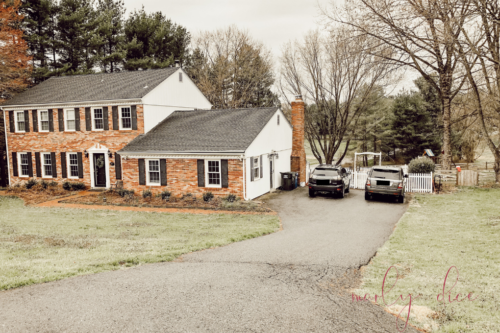 OBSESSED with this detached garage build with carriage garage doors! #detachedgarage #carriagegaragedoors