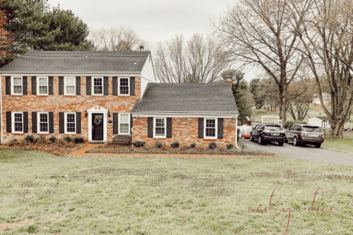 OBSESSED with this detached garage build with carriage garage doors! #detachedgarage #carriagegaragedoors
