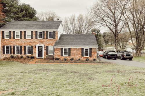 OBSESSED with this detached garage build with carriage garage doors! #detachedgarage #carriagegaragedoors