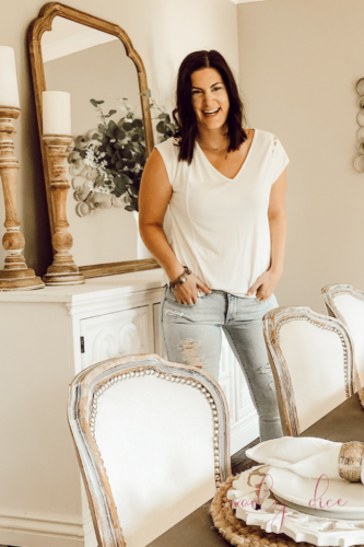 REAL-looking FAUX flower arrangements around Marly's home - they're so pretty! #fauxflowerarrangements