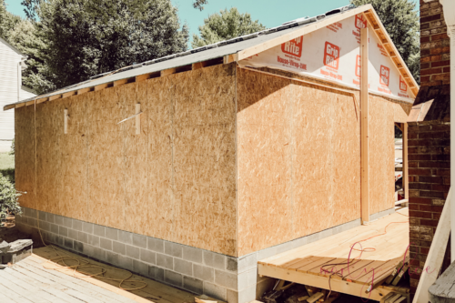 OBSESSED with this detached garage build with carriage garage doors! #detachedgarage #carriagegaragedoors