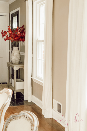 REAL-looking FAUX flower arrangements around Marly's home - they're so pretty! #fauxflowerarrangements