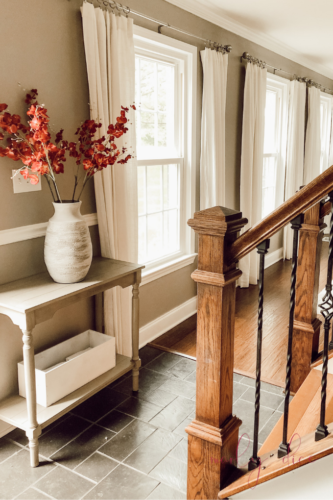 REAL-looking FAUX flower arrangements around Marly's home - they're so pretty! #fauxflowerarrangements