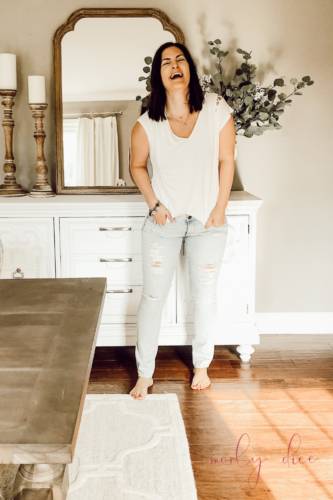 REAL-looking FAUX flower arrangements around Marly's home - they're so pretty! #fauxflowerarrangements