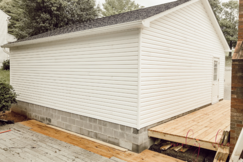 OBSESSED with this detached garage build with carriage garage doors! #detachedgarage #carriagegaragedoors