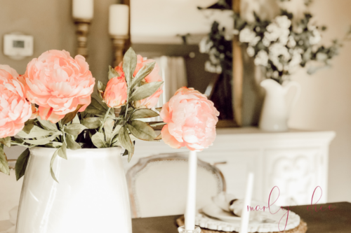 REAL-looking FAUX flower arrangements around Marly's home - they're so pretty! #fauxflowerarrangements