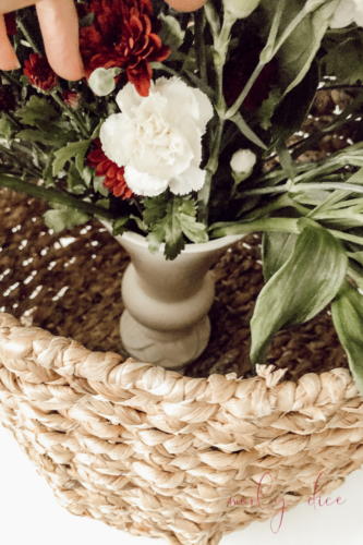 Learn how to make a fall flower arrangement in a basket using hydrangeas and eucalyptus! #fallflowerarrangment #basketofflowers #fallflowers