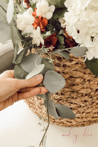 Learn how to make a fall flower arrangement in a basket using hydrangeas and eucalyptus! #fallflowerarrangment #basketofflowers #fallflowers