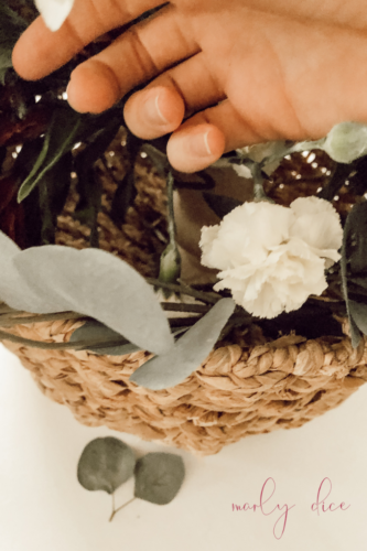 Learn how to make a fall flower arrangement in a basket using hydrangeas and eucalyptus! #fallflowerarrangment #basketofflowers #fallflowers