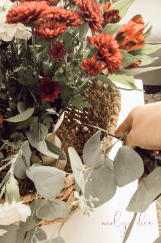 Learn how to make a fall flower arrangement in a basket using hydrangeas and eucalyptus! #fallflowerarrangment #basketofflowers #fallflowers