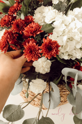 Learn how to make a fall flower arrangement in a basket using hydrangeas and eucalyptus! #fallflowerarrangment #basketofflowers #fallflowers