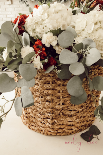 Learn how to make a fall flower arrangement in a basket using hydrangeas and eucalyptus! #fallflowerarrangment #basketofflowers #fallflowers