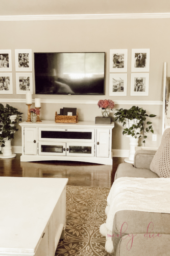 HOW TO decorate around a TV using a fun gallery wall design! #decoratearoundatv #gallerywall