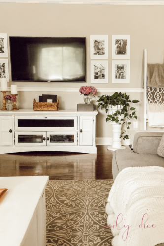 HOW TO decorate around a TV using a fun gallery wall design! #decoratearoundatv #gallerywall