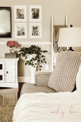 HOW TO decorate around a TV using a fun gallery wall design! #decoratearoundatv #gallerywall