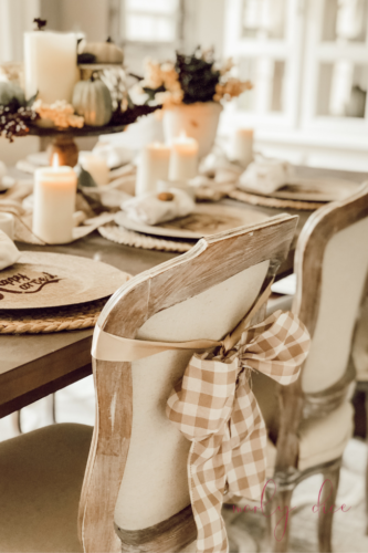 Try this fall table decor on a budget!! #falltabledecor #falltablescape