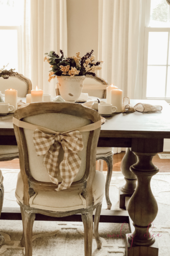 Try this fall table decor on a budget!! #falltabledecor #falltablescape