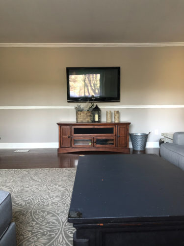 HOW TO decorate around a TV using a fun gallery wall design! #decoratearoundatv #gallerywall