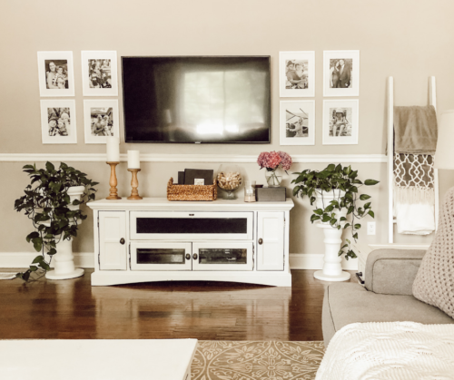 HOW TO decorate around a TV using a fun gallery wall design! #decoratearoundatv #gallerywall
