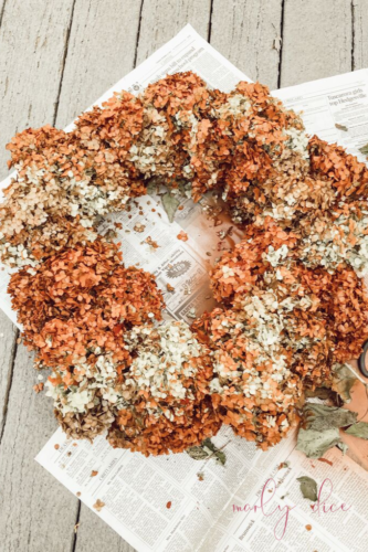 WOAH! This is so beautiful. Learn how to make a budget-friendly DIY fall wreath using hydrangeas from your yard! #diyfallwreath #diywreath