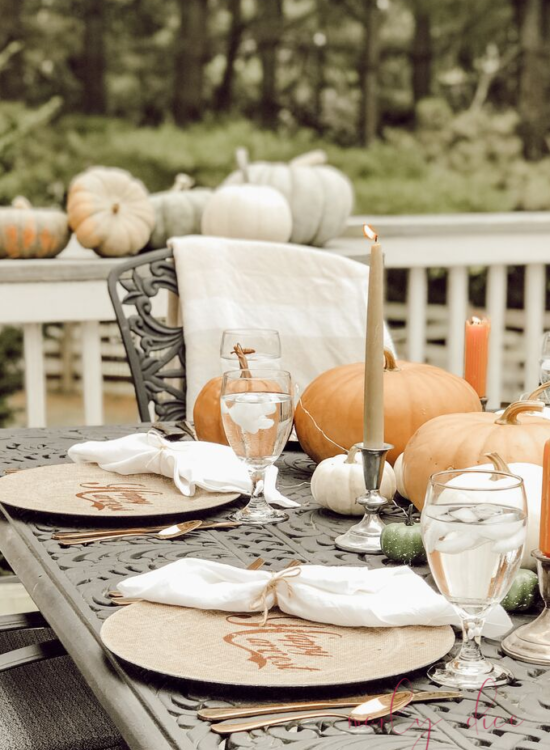 Grab your pumpkins and recreate this simple yet beautiful outdoor fall tablescape idea! #falltablescape