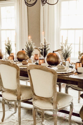 Recreate this magical and rustic Thanksgiving tablescape! #thanksgivingtablecsape #rustictablescape